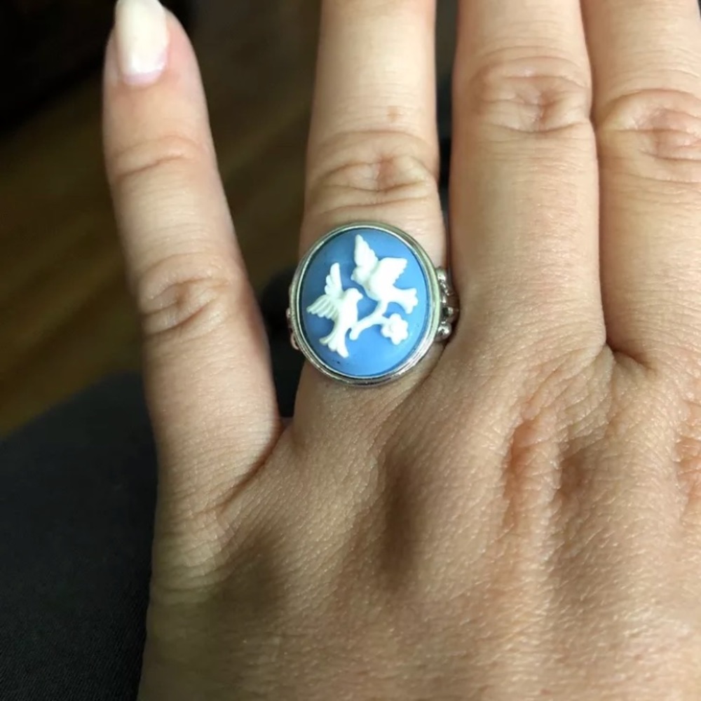 Vintage Avon Cameo ring
